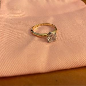 1 ctw Brillant CZ solitaire with 10k yellow gold band